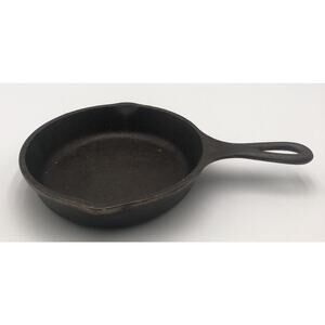 VTG Cast Iron Skillet SK 3 - 6 1/2" Small Frying Pan w/Heat Ring, Double Spout